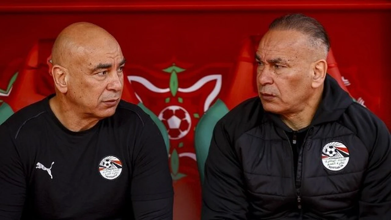 أزمة دولية.. وائل جمعة يهاجم حسام حسن دفاعًا عن محمد صلاح وسط انقسام أهلاوي